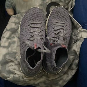 Hinder Armour sneakers size 8 grey white hight tops comfortable used 1x